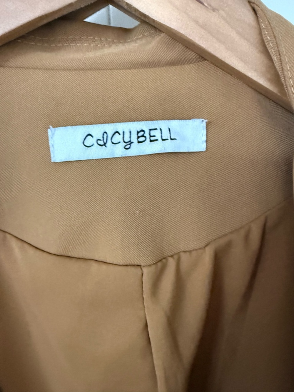 Tailored Single-Button Camel Blazer for Women - Picture 4 of 4